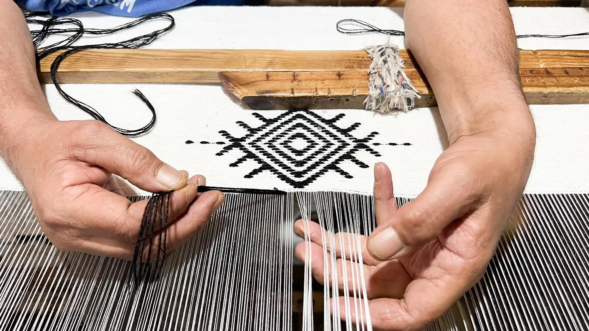 Broderie marocaine réalisée pour les créations Coussin Atlas