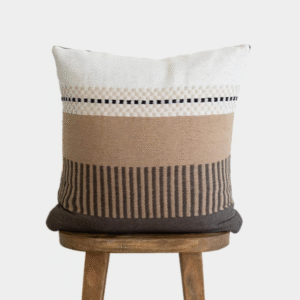 Housse De Coussin Beige Et Blanc Brodé
