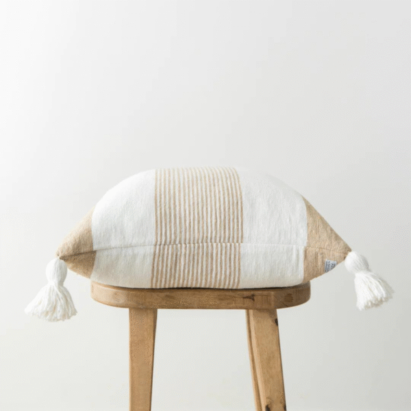 Housse De Coussin  Beige Et Blanc – Image 3