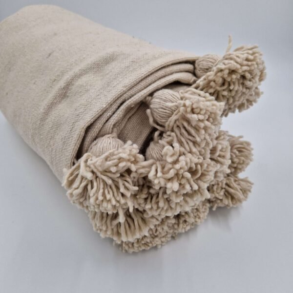 Couverture Beige Clair Avec Pompom – Image 4