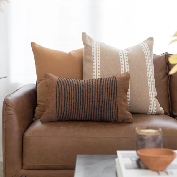 Housse De Coussin Beige Et Blanc Brodé – Image 3