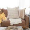 Housse De Coussin Beige Et Blanc Brodé – Image 4