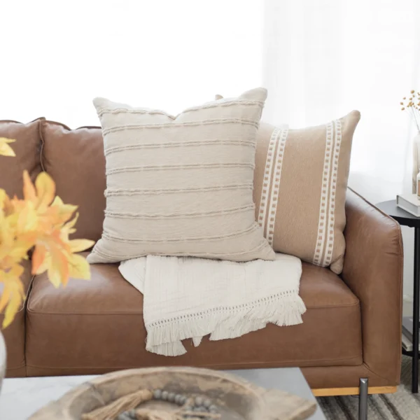 Housse De Coussin Beige Et Blanc Brodé – Image 4