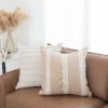 Housse De Coussin Beige Et Blanc Brodé – Image 2