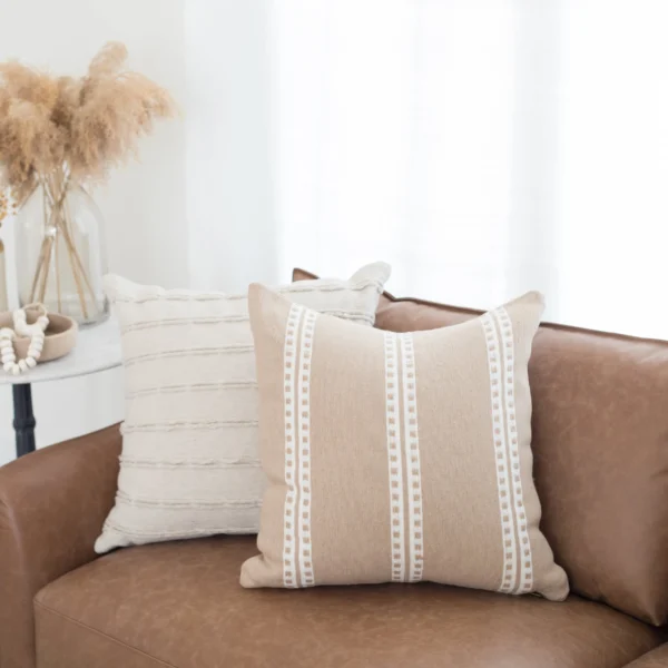 Housse De Coussin Beige Et Blanc Brodé – Image 2