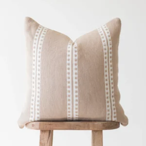 Housse De Coussin Beige Et Blanc Brodé