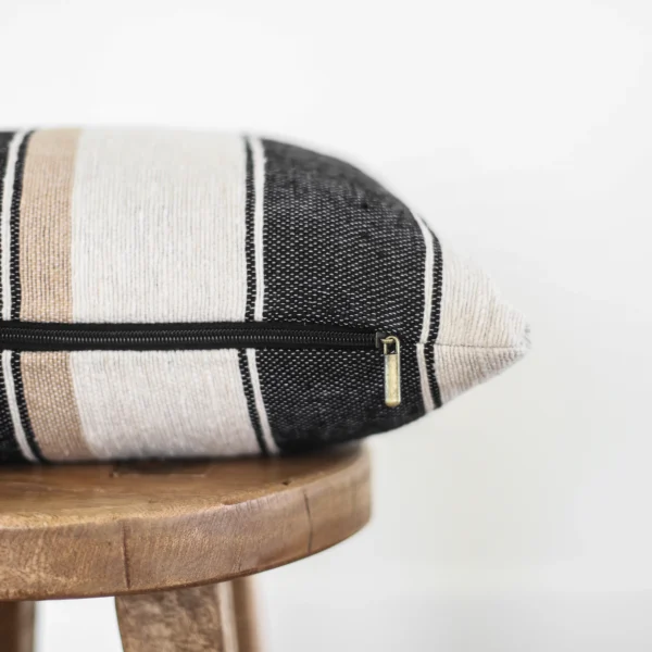 Housse De Coussin Blanc Et Noir Rayer – Image 3