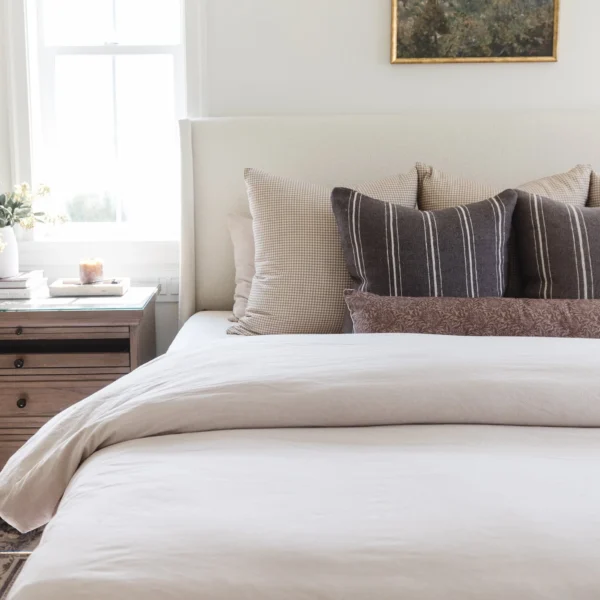 Housse De Coussin Artisanale Gris Avec Lignes Crème – Image 2