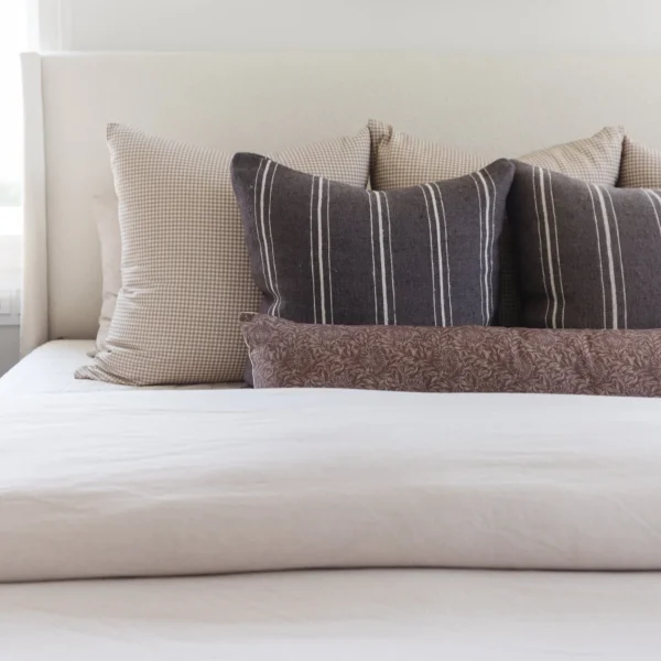 Housse De Coussin Artisanale Gris Avec Lignes Crème – Image 4