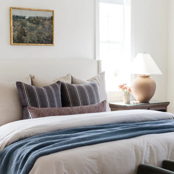 Housse De Coussin Artisanale Gris Avec Lignes Crème – Image 5