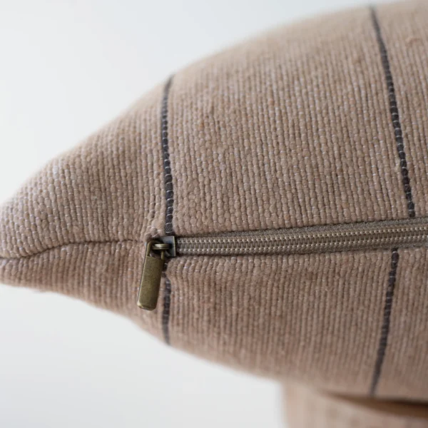 Housse De Coussin Beige Avec Lignes Marron – Image 4