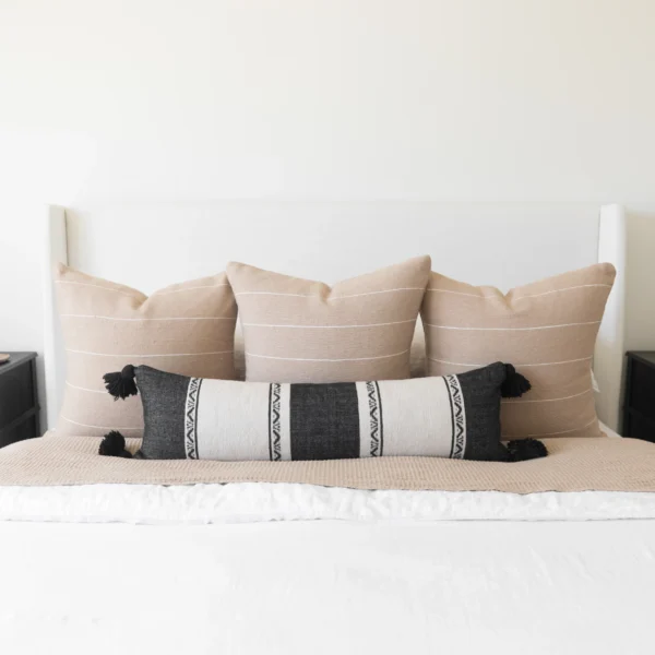 Housse De Coussin Brodé Crème Et Gris – Image 3