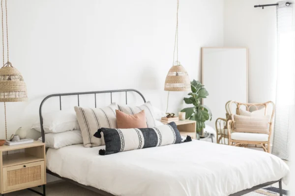 Housse De Coussin Brodé Crème Et Gris – Image 6