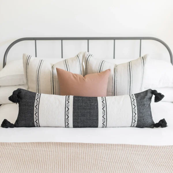 Housse De Coussin Brodé Crème Et Gris – Image 7