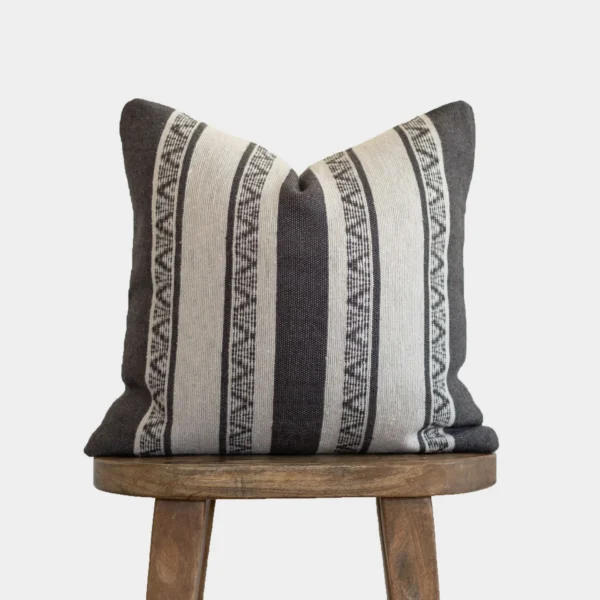Housse De Coussin Brodé Crème Et Gris