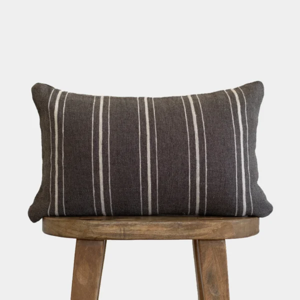 Housse De Coussin Artisanale Gris Avec Lignes Crème