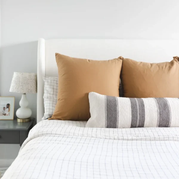 Housse De Coussin Gris Et Blanc Brodé – Image 5