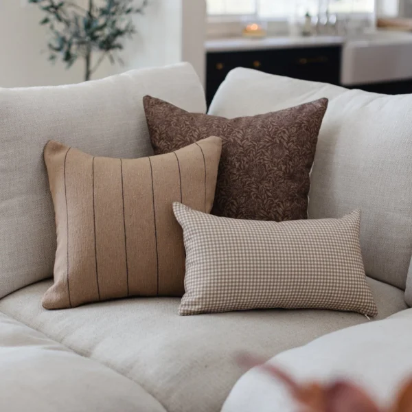 Housse De Coussin Beige Avec Lignes Marron – Image 2