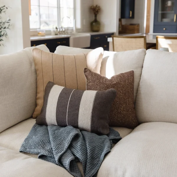 Housse De Coussin Blanc Et Gris Rayer – Image 4